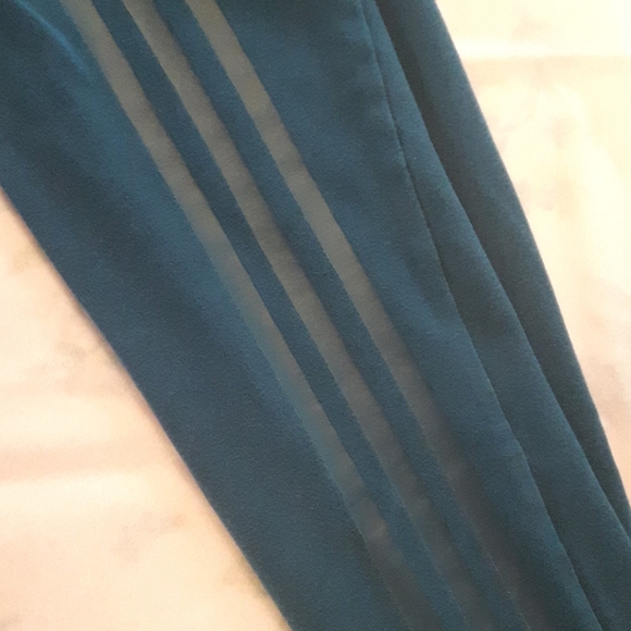 Size M Adidas stretchy running athletic pants - Picture 11 of 12